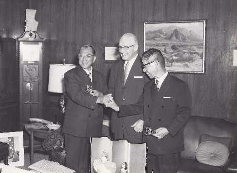 1963 Mayors Hirata and Wade Exchanging Gifts.